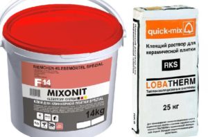 Две упаковки клея